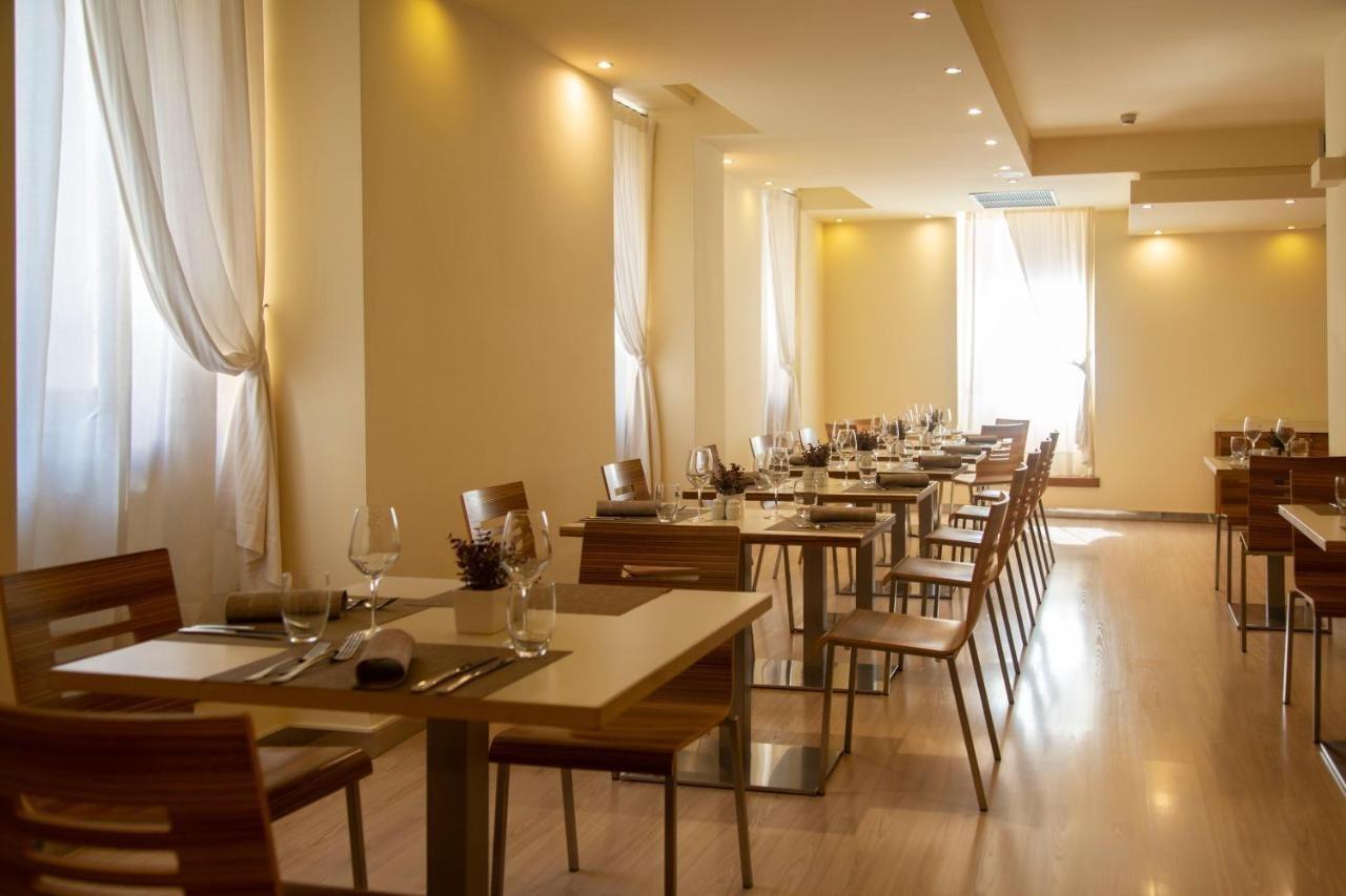 Hotel Antico Borgo Riva del Garda Kültér fotó