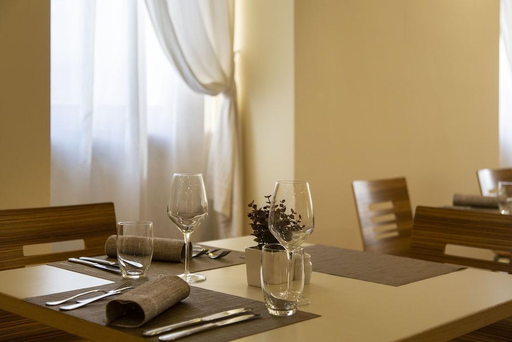 Hotel Antico Borgo Riva del Garda Kültér fotó