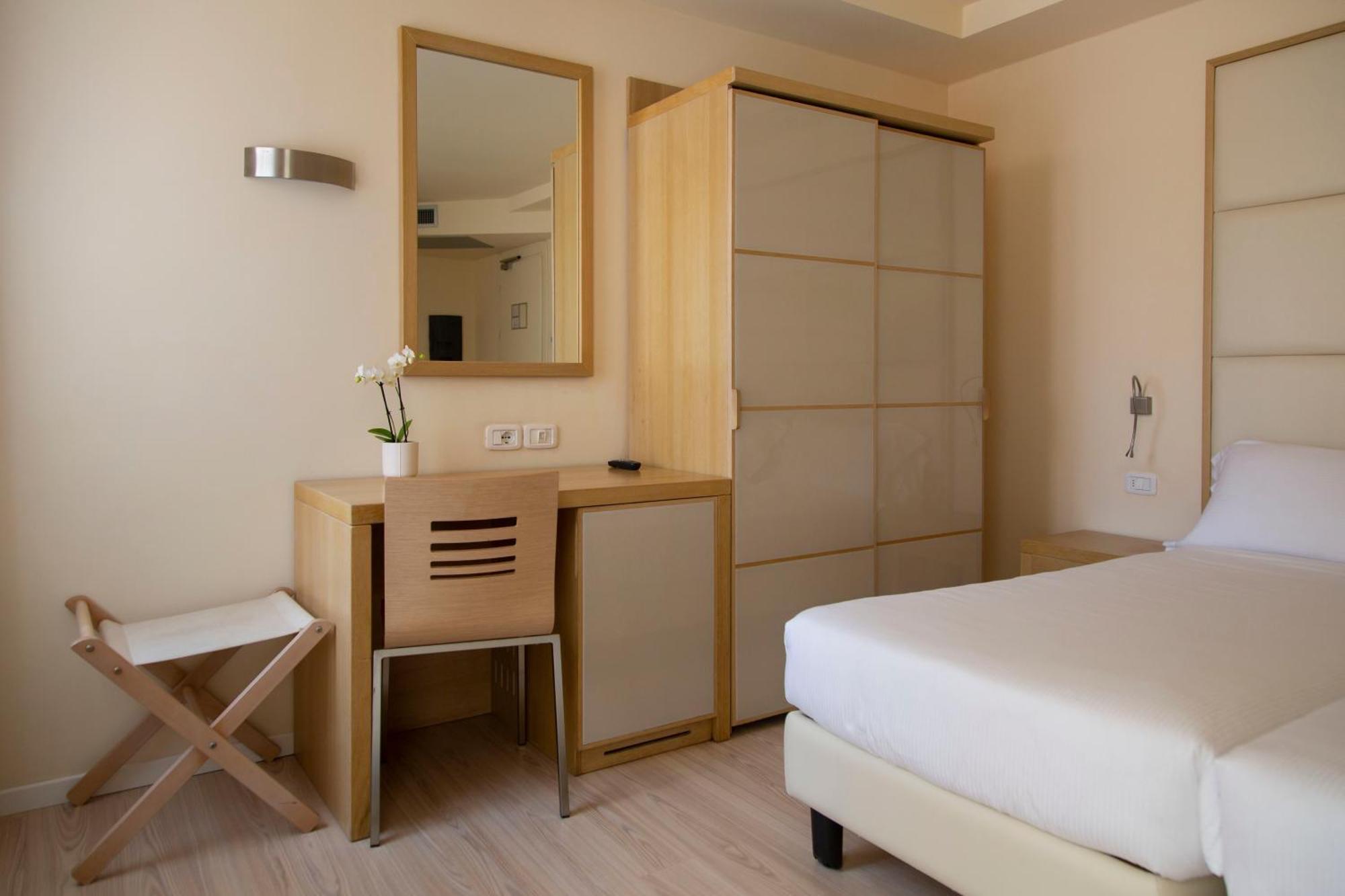 Hotel Antico Borgo Riva del Garda Szoba fotó