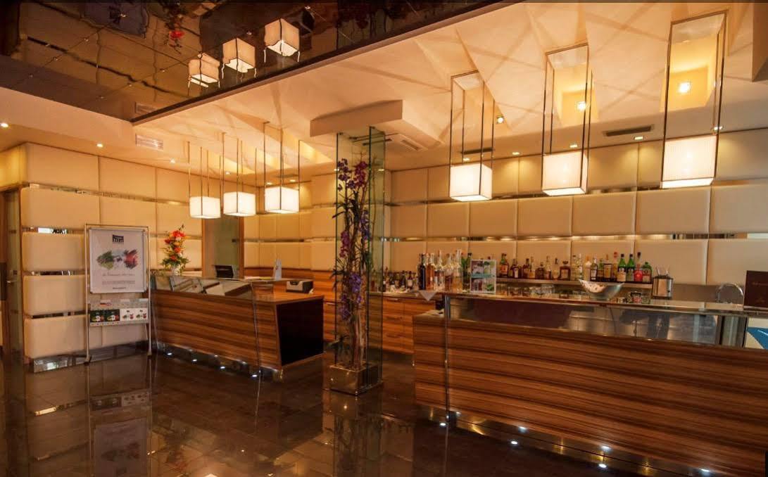 Hotel Antico Borgo Riva del Garda Kültér fotó