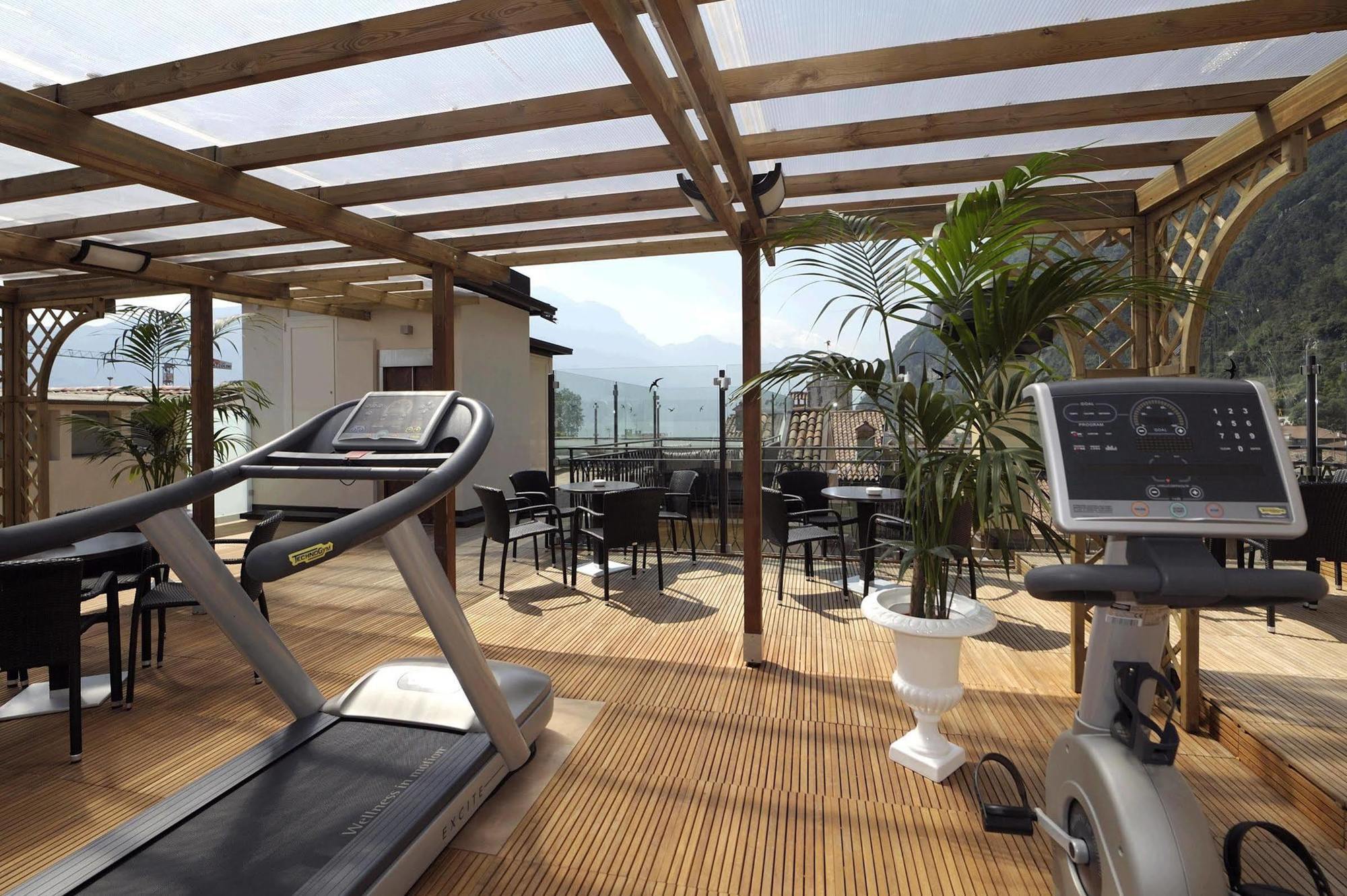 Hotel Antico Borgo Riva del Garda Kültér fotó