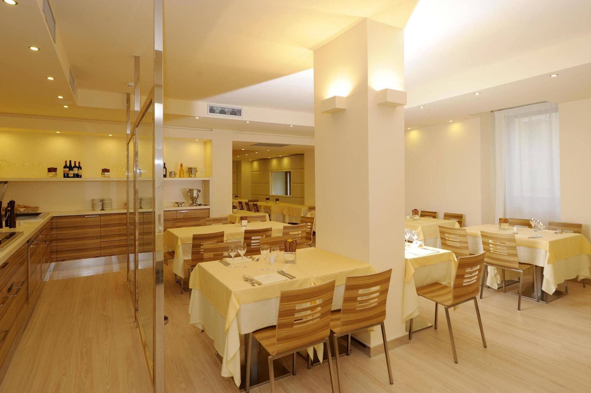 Hotel Antico Borgo Riva del Garda Kültér fotó